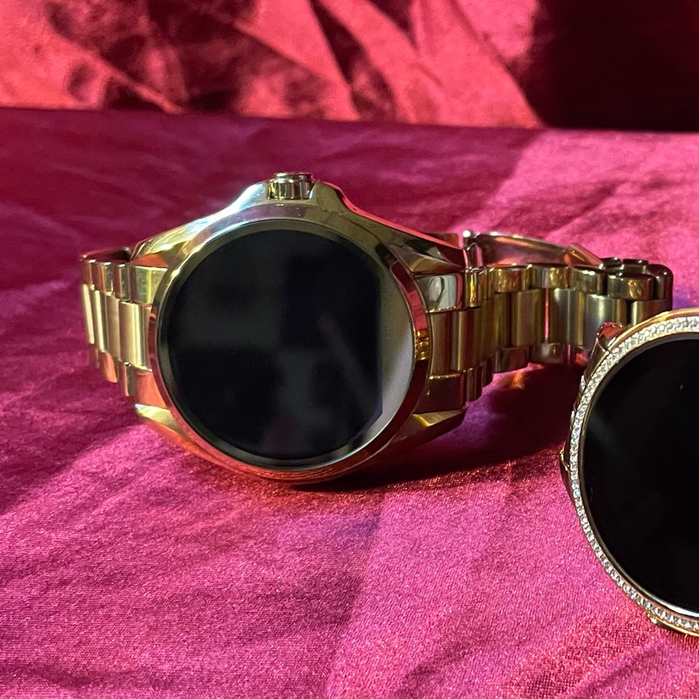 Michael Kors Smartwatch(MKT5004). Charger not included.